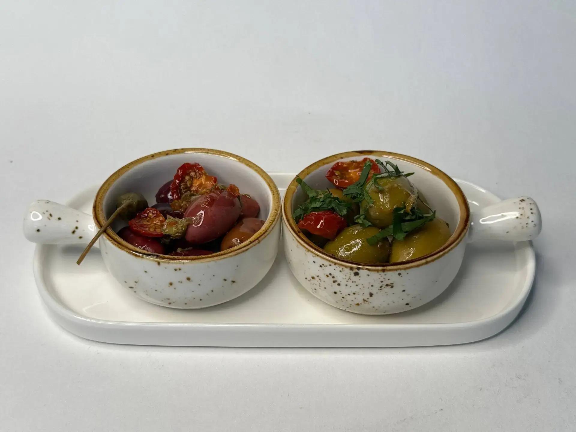 Ассорти маринованных оливок